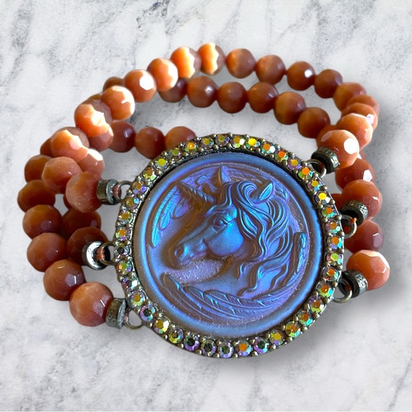 Kirks Folly Unicorn Rhinestone Brass-tone Cats Eye Beaded Bracelet Stretchy VGUC - Picture 1 of 11